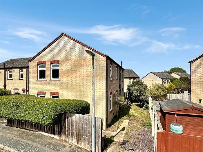 2 Bedroom Flat For Sale In Chigwell Court, Cambridge, CB5