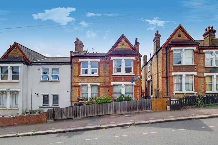 1 Bedroom Apartment To Rent In Montem Road, London, SE23