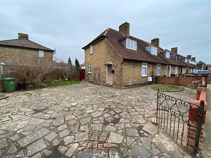 2 Bedroom End Of Terrace House For Sale In Church Elm Lane, Dagenham, RM10