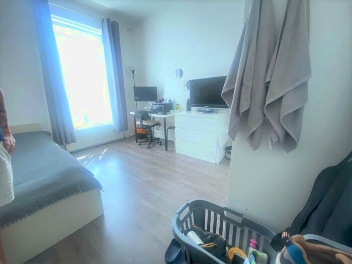 4 Bedroom Flat To Rent In Hermitage Road, Haringey, N4