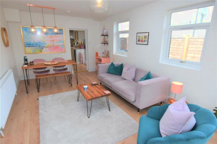 2 Bedroom Apartment To Rent In Birchanger Road, London, SE25
