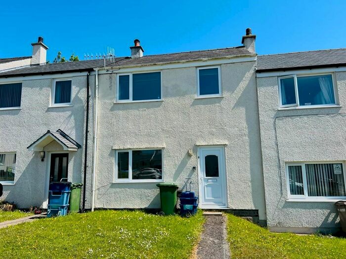 3 Bedroom Terraced House For Sale In Trefeilian Estate Waunfawr, Caernarfon, Gwynedd, LL55