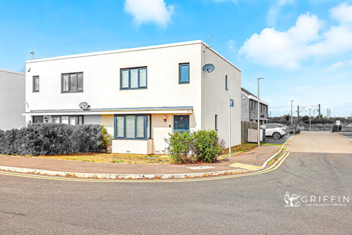 3 Bedroom Semi-Detached House For Sale In Shearwater Avenue, East Tilbury, Tilbury, RM18