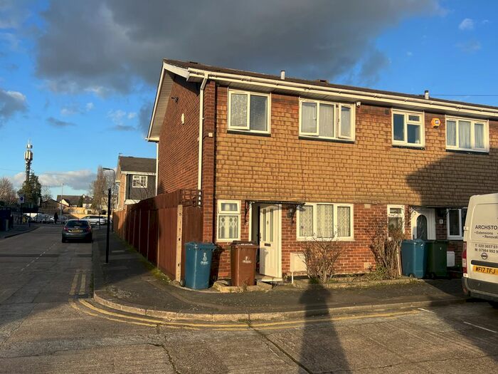 3 Bedroom End Of Terrace House To Rent In Leathsail Road, Harrow, HA2