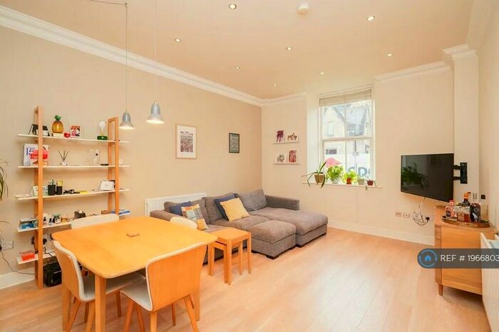 2 Bedroom Flat To Rent In Chestnut Court, Sheffield, S11