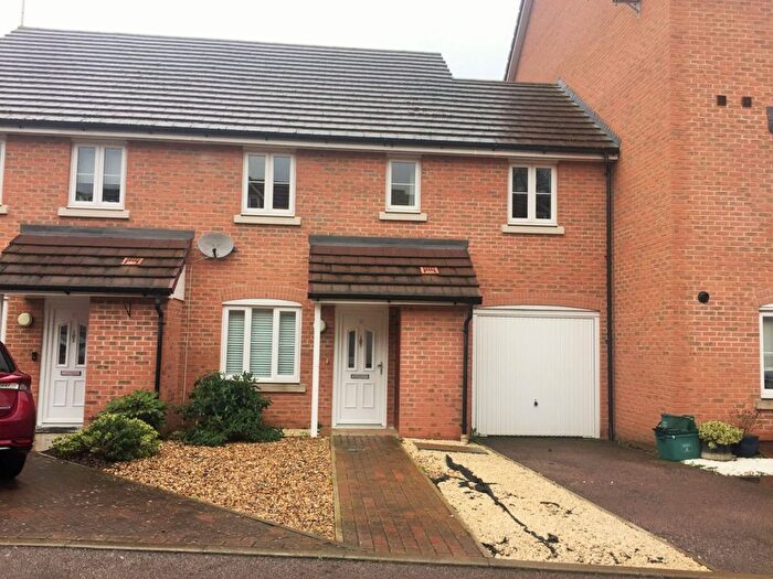 3 Bedroom Terraced House To Rent In Avian Avenue, Frogmore, AL2