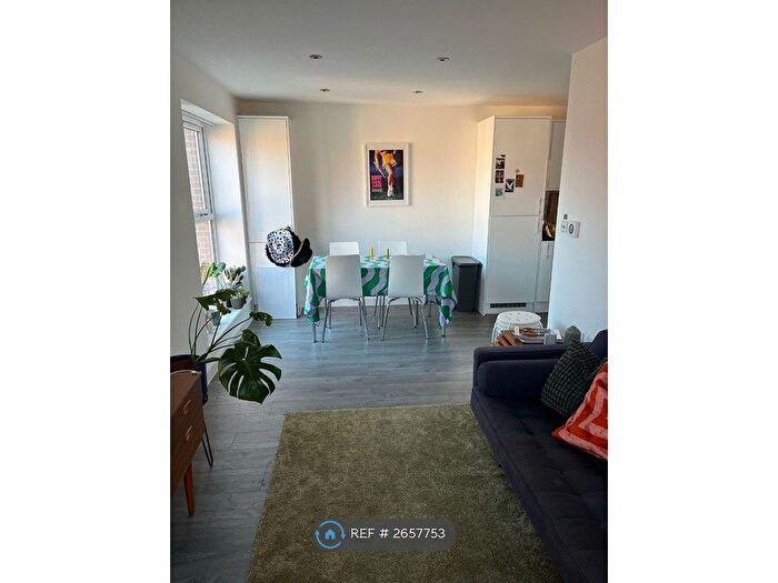 3 Bedroom Flat To Rent In Green Lanes, London, N4
