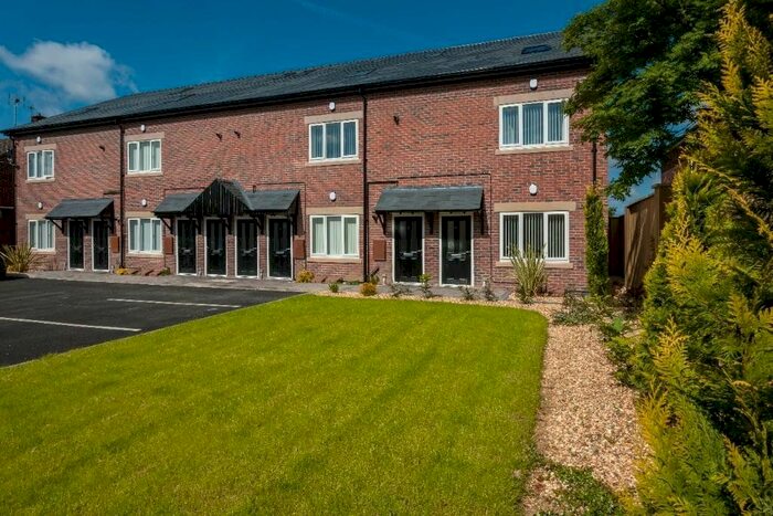 2 Bedroom Flat To Rent In Lodge Place, Widnes, Cheshire, WA8