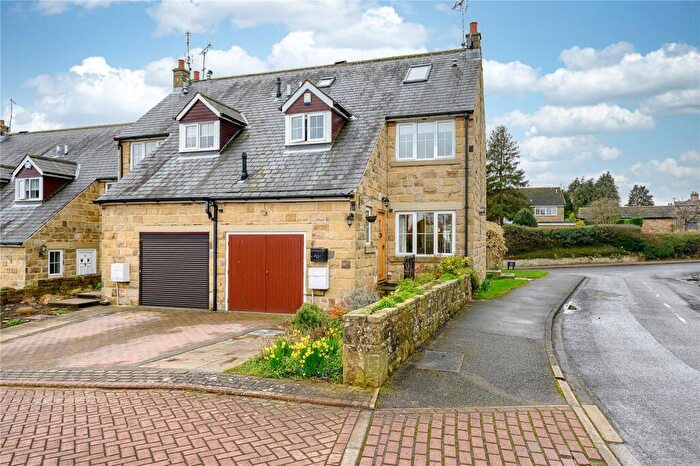 4 Bedroom End Of Terrace House For Sale In Argyle Mews, East Keswick, LS17