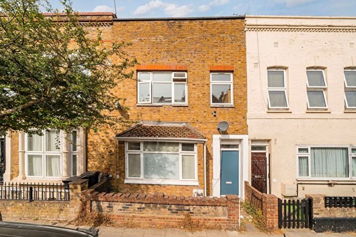 4 Bedroom Terraced House For Sale In Wayland Avenue, Hackney Downs, E8