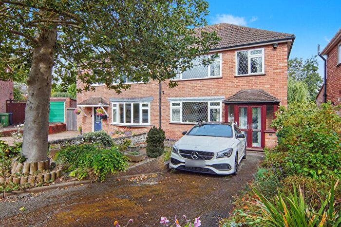3 Bedroom Semi-Detached House For Sale In Leagh Close, Kenilworth, CV8