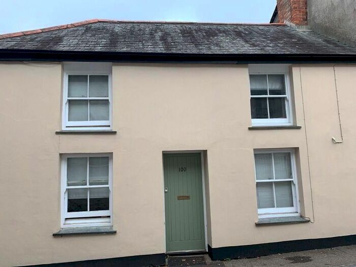 3 Bedroom Property To Rent In West Street, Penryn, TR10
