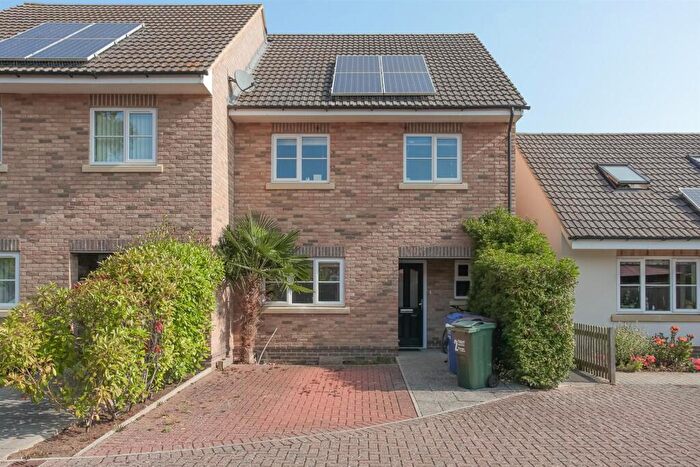 4 Bedroom Semi-Detached House To Rent In Ashmead Way, Kidlington, OX5