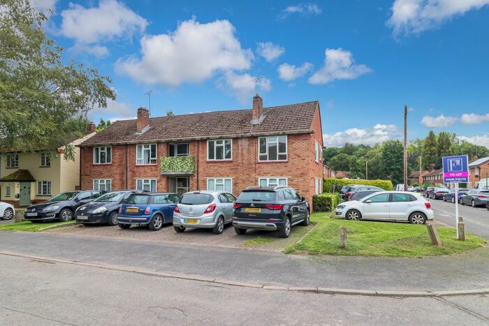 2 Bedroom Flat To Rent In Shepherds Close, Hurley, Maidenhead, SL6