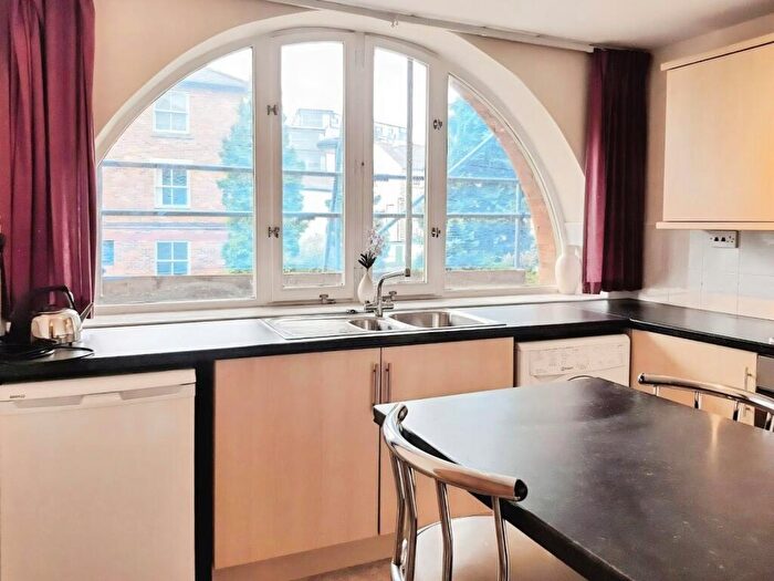 2 Bedroom Flat To Rent In Navigation Walk, Leeds, Uk, LS10