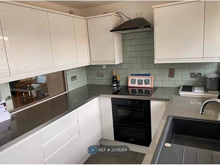 2 Bedroom Maisonette To Rent In Martins Close, West Wickham, BR4