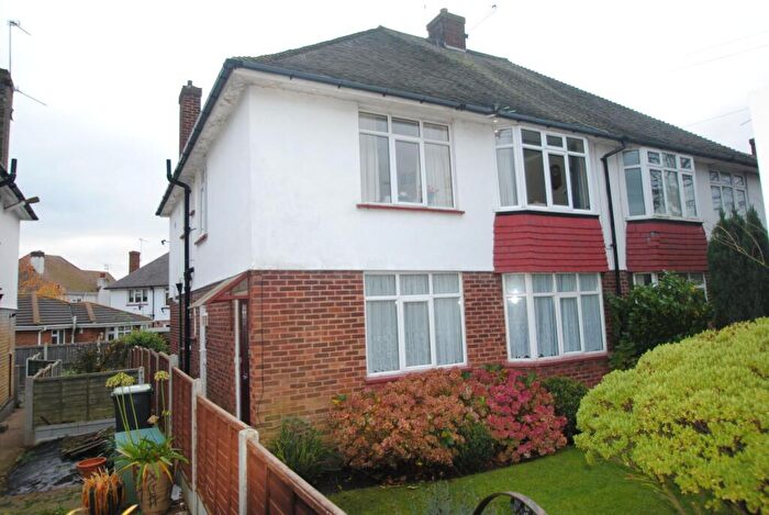 2 Bedroom Flat To Rent In Hadleigh Road, Leigh-on-Sea, SS9