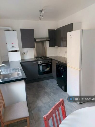 3 Bedroom Flat To Rent In Stoke Newington High Street, London, N16