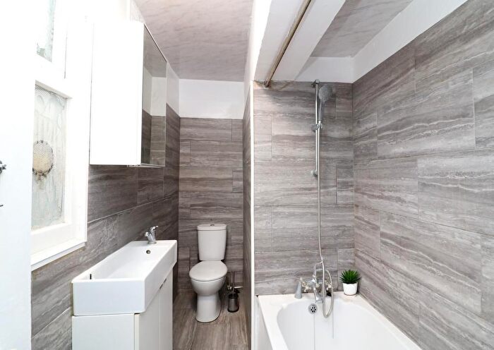 1 Bedroom Flat To Rent In Lucien Road, London, SW17