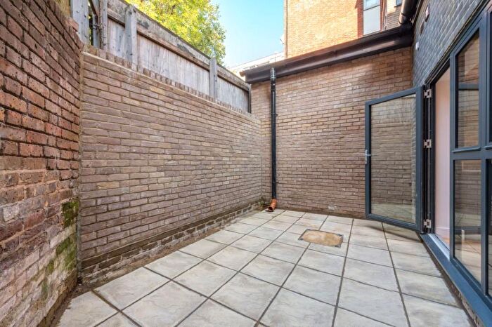 2 Bedroom Apartment To Rent In Flat, Citrine House, NW5