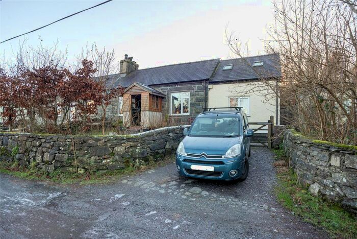 5 Bedroom Semi-Detached House For Sale In Tan Y Bwlch, Mynydd Llandygai, Bangor, LL57