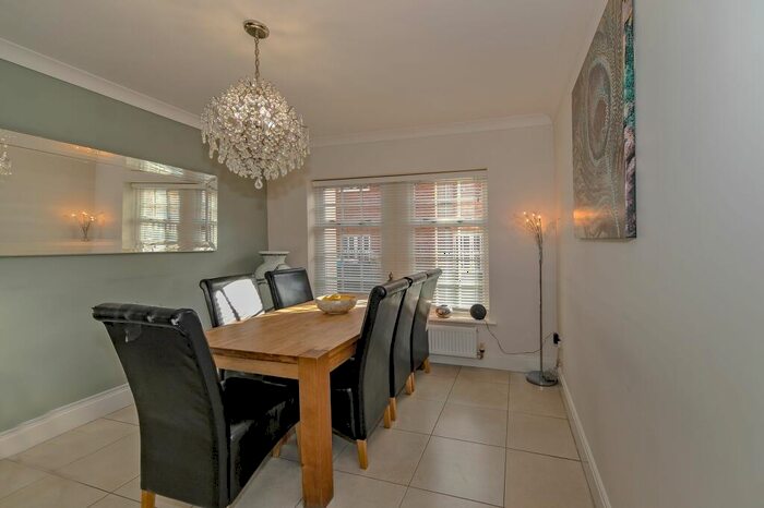 5 Bedroom Town House For Sale In Frampton Grove, Westcroft, MK4