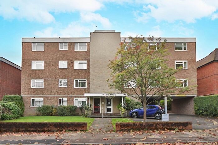 2 Bedroom Flat To Rent In Nell Court, Lovelace Road, KT6