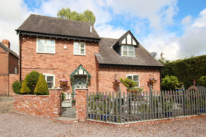 4 Bedroom Detached House For Sale In Smiths Lane, Weaverham, Cheshire, CW8