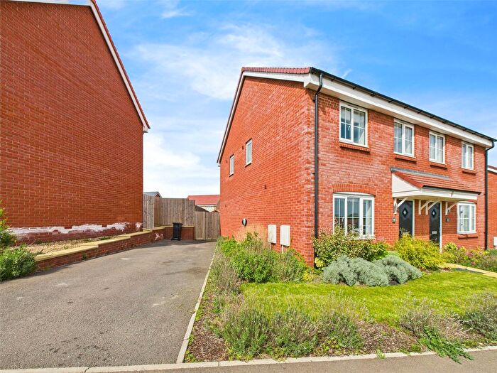 3 Bedroom Semi Detached House For Sale In Emerald Avenue, Ipswich, Suffolk, IP1