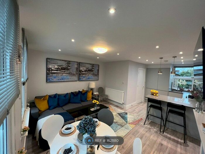 2 Bedroom Flat To Rent In Stanhope Road, London, N12
