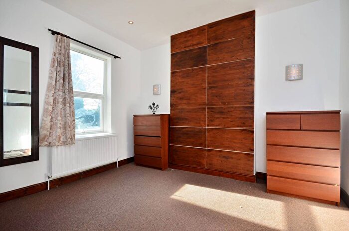 4 Bedroom Flat To Rent In Greyhound Lane, Streatham Common, London, SW16