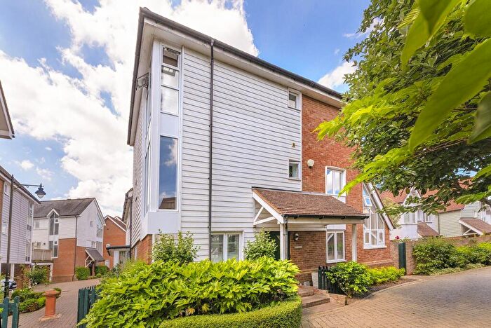 4 Bedroom Semi-Detached House For Sale In Ames Way, Kings Hill, ME19