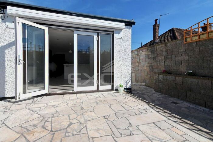 4 Bedroom Detached Bungalow To Rent In Lowfield Road, Acton, London, W3