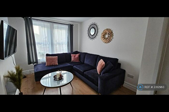 5 Bedroom Terraced House To Rent In Harrowden Road, Bedford, MK42