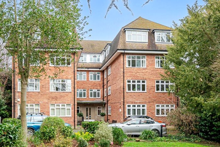 2 Bedroom Flat To Rent In The Downs, London, SW20