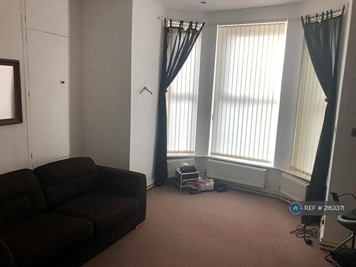 1 Bedroom Flat To Rent In Withington Road, Manchester, M16