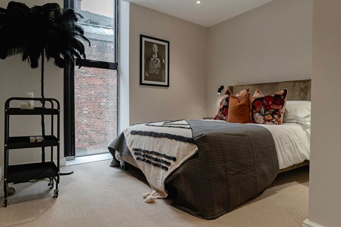 1 Bedroom Apartment To Rent In Park Cross Street, Leeds, West Yorkshire, LS1