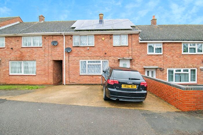 3 Bedroom Terraced House For Sale In Mold Crescent, Banbury, OX16