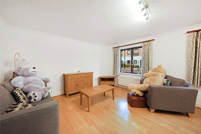 2 Bedroom Apartment For Sale In Statham Court, Tolington Way, London, N7