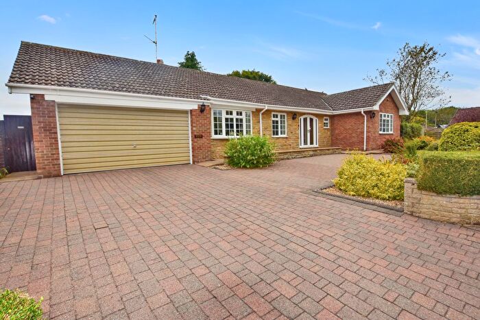 4 Bedroom Detached Bungalow For Sale In Wordsworth Close, Scalby, Scarborough, YO13