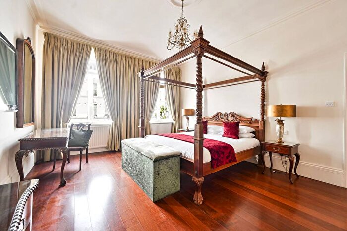 2 Bedroom Flat To Rent In Trebovir Road, Earls Court, London, SW5