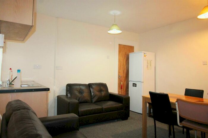 4 Bedroom House To Rent In Kelso Gardens, Hyde Park, Leeds, LS2