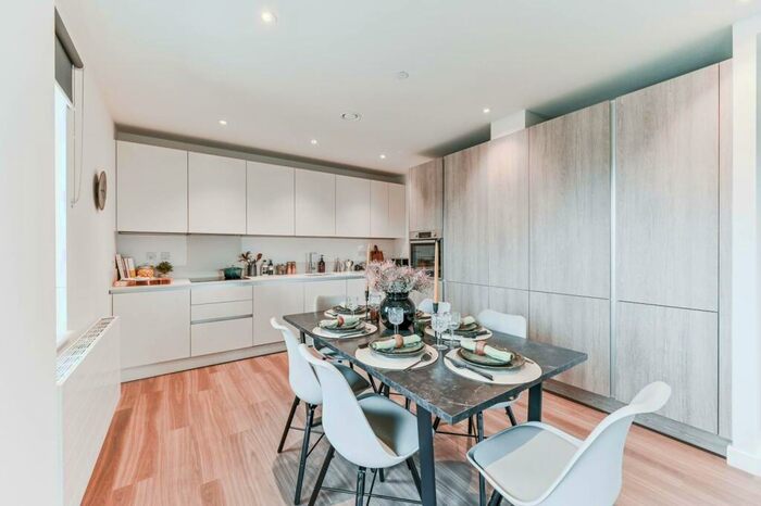 3 Bedroom Flat To Rent In College Road, Croydon, CR0