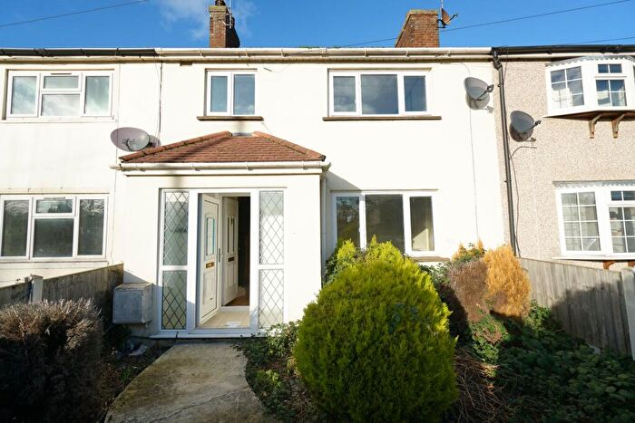 3 Bedroom Terraced House For Sale In Brennan Road, Tilbury, RM18