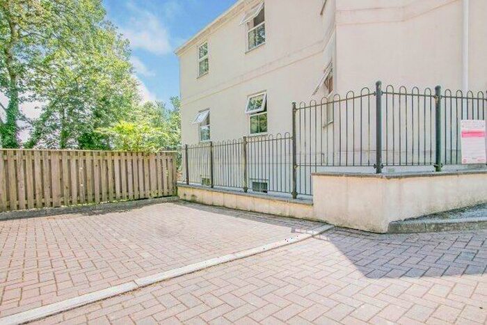2 Bedroom Flat To Rent In Newbridge View, Truro, TR1