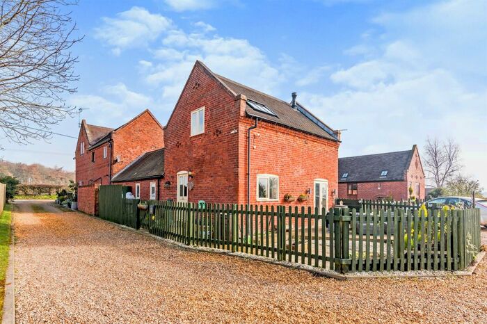 2 Bedroom Detached House For Sale In Lichfield Road, Burntwood, WS7