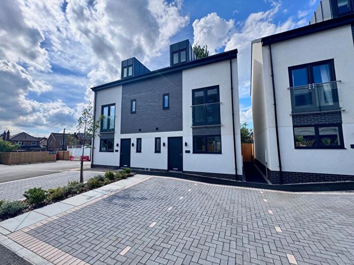 3 Bedroom Town House To Rent In Tulip Street, Beeston, NG9