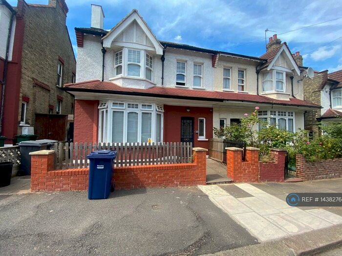 4 Bedroom Flat To Rent In Sylvester Road, London, N2