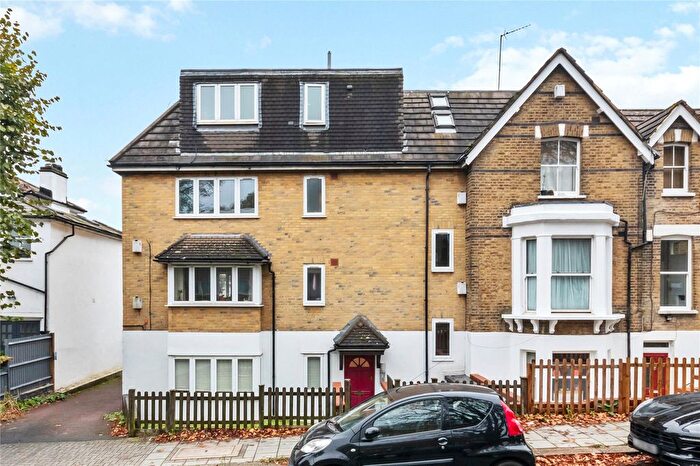 2 Bedroom Flat To Rent In Drewstead Road, London, SW16