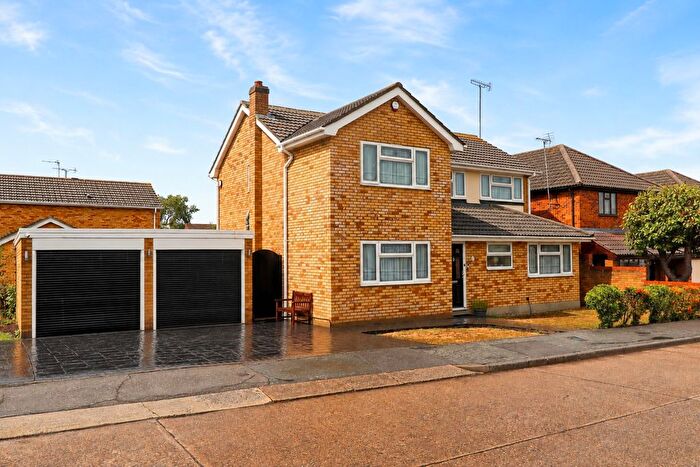 4 Bedroom Detached House For Sale In Tudor Way, Wickford, Essex, SS12